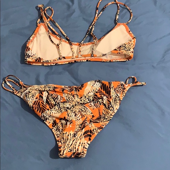 Volcom bikini - Picture 2 of 3